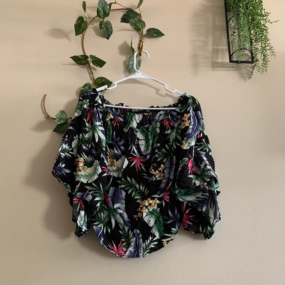 ✨Tropical long sleeve crop top✨